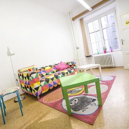 Dizzy Daisy Hostel Prague Luaran gambar