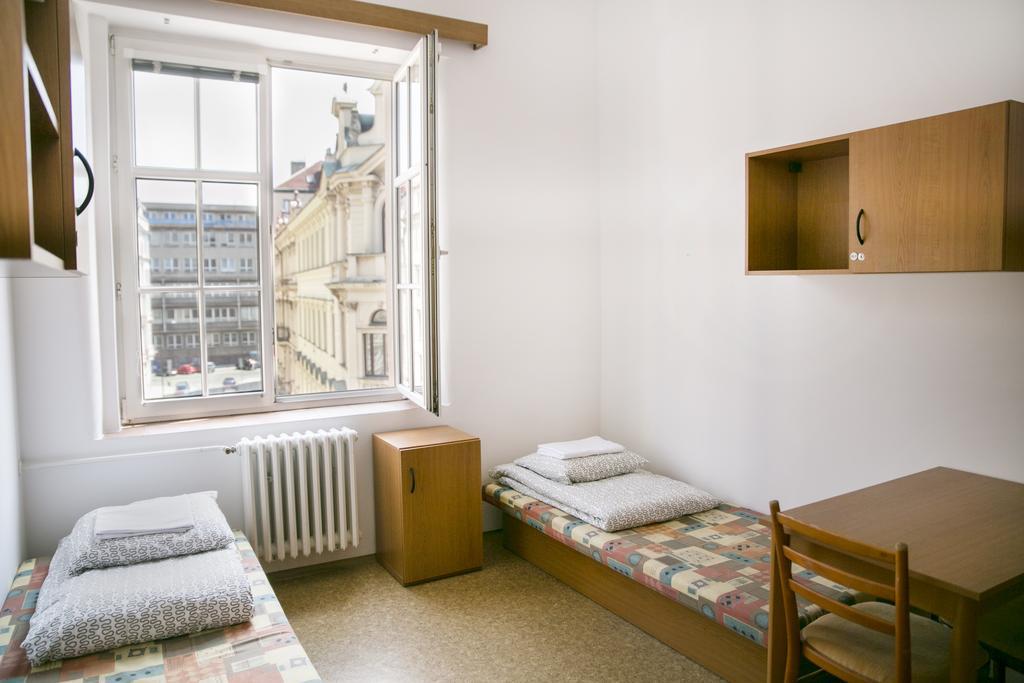 Dizzy Daisy Hostel Prague Luaran gambar