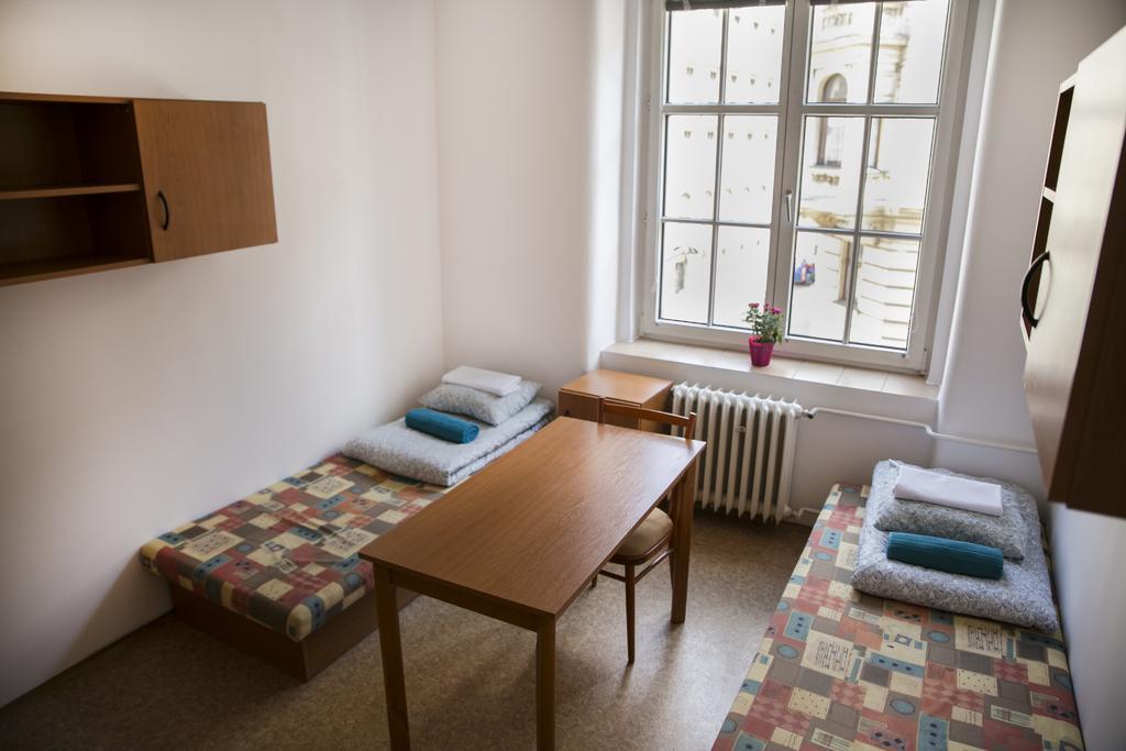 Dizzy Daisy Hostel Prague Luaran gambar
