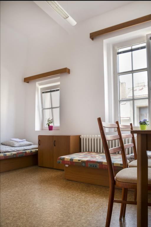 Dizzy Daisy Hostel Prague Luaran gambar