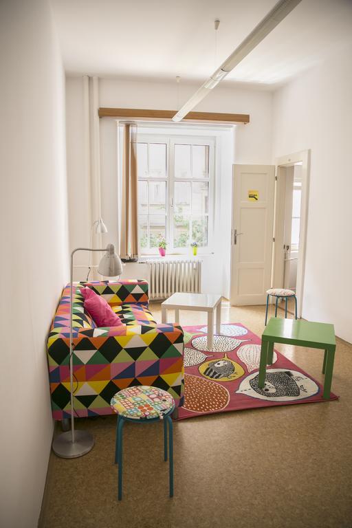Dizzy Daisy Hostel Prague Luaran gambar
