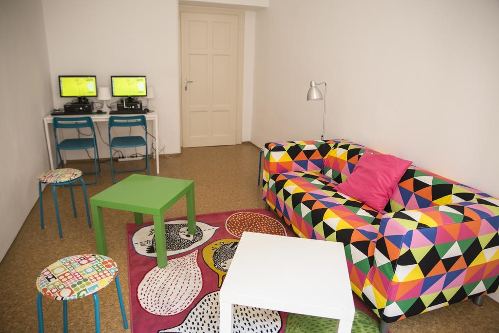 Dizzy Daisy Hostel Prague Luaran gambar