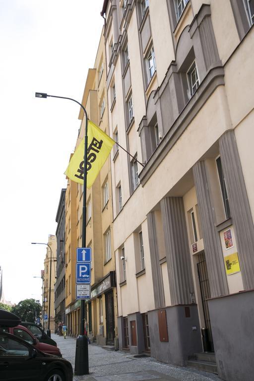 Dizzy Daisy Hostel Prague Luaran gambar