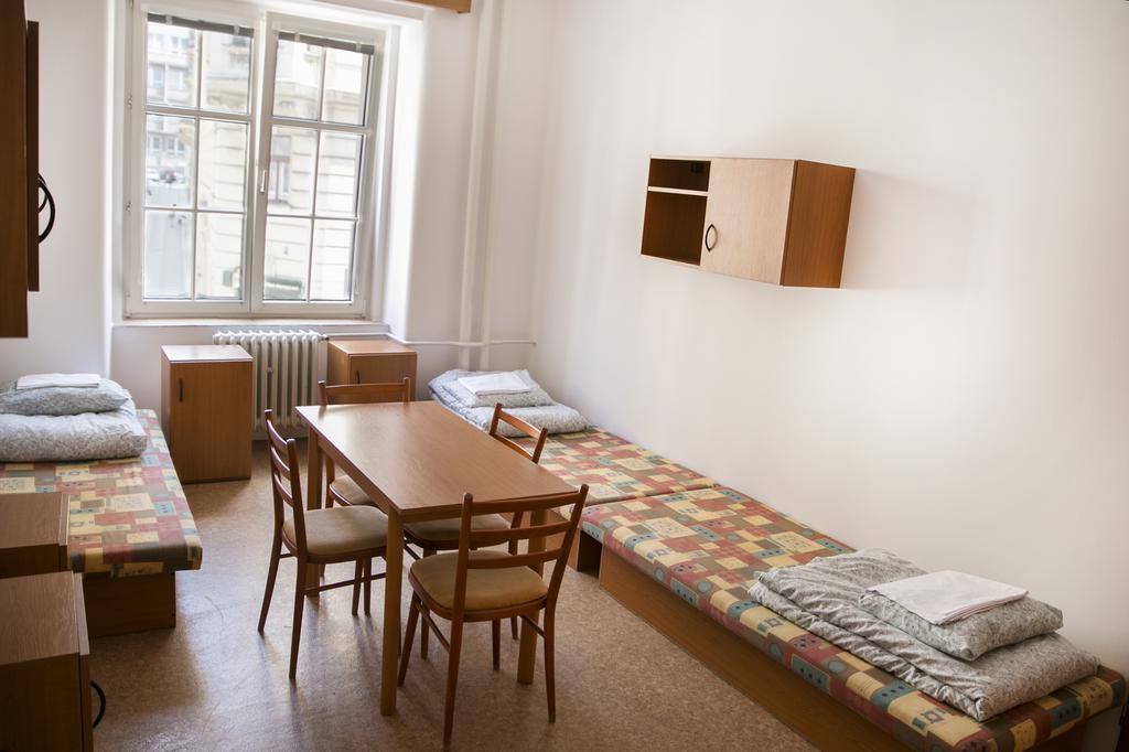 Dizzy Daisy Hostel Prague Luaran gambar
