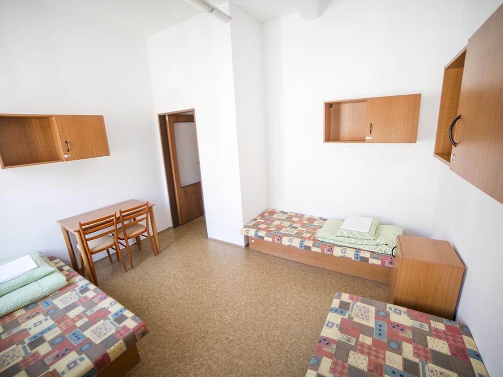 Dizzy Daisy Hostel Prague Luaran gambar