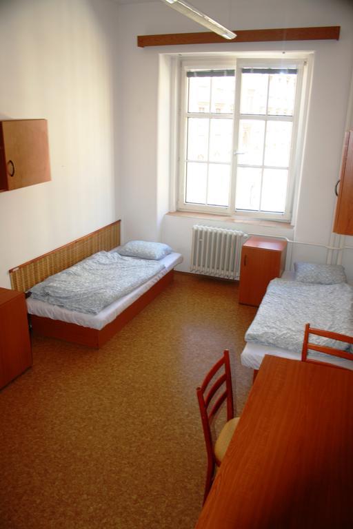 Dizzy Daisy Hostel Prague Bilik gambar