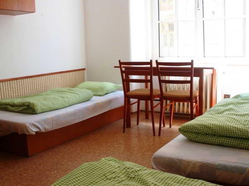 Dizzy Daisy Hostel Prague Luaran gambar