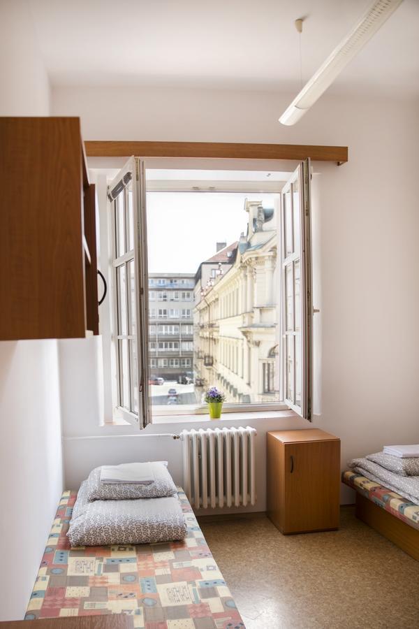 Dizzy Daisy Hostel Prague Luaran gambar