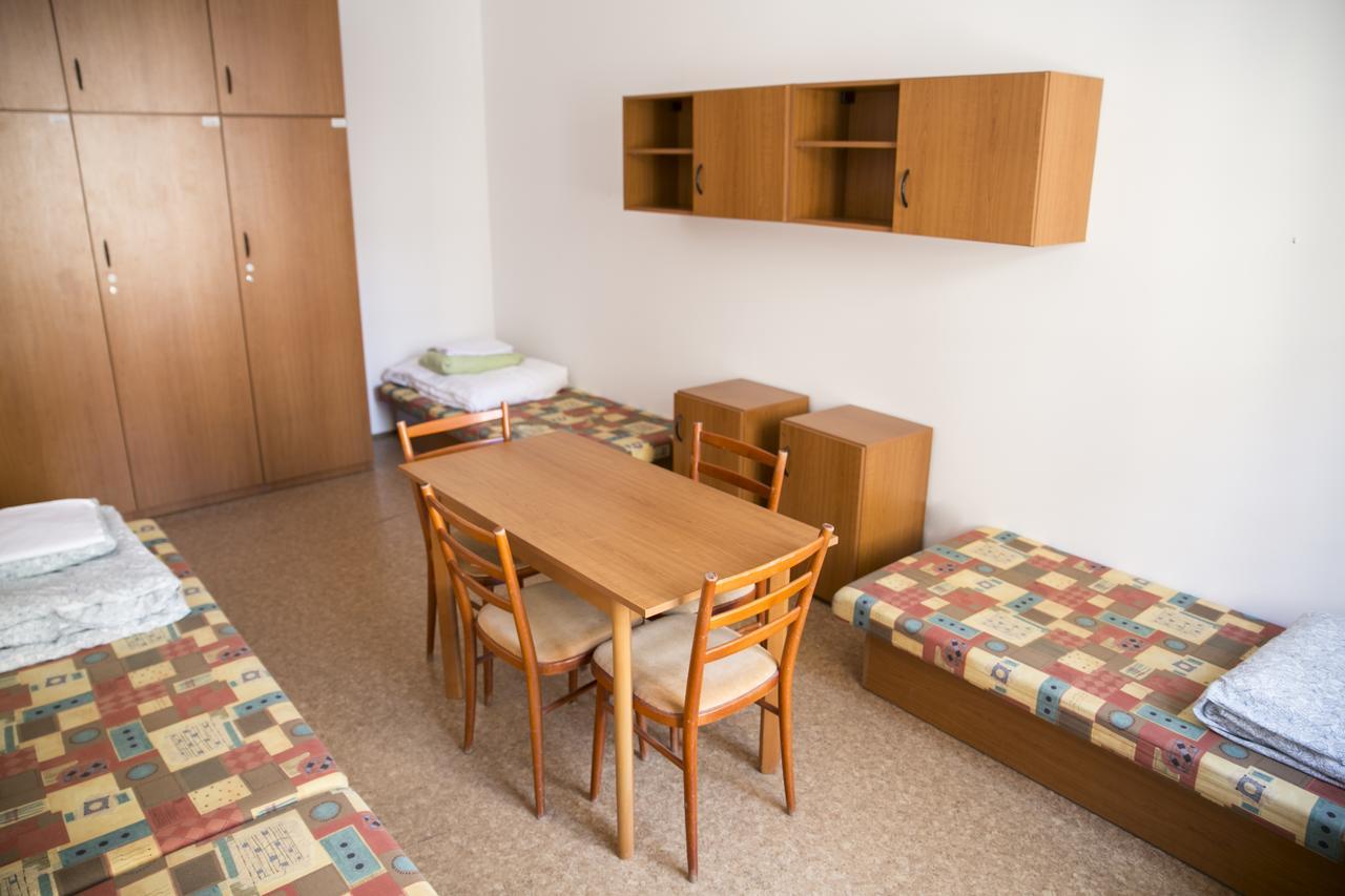 Dizzy Daisy Hostel Prague Luaran gambar