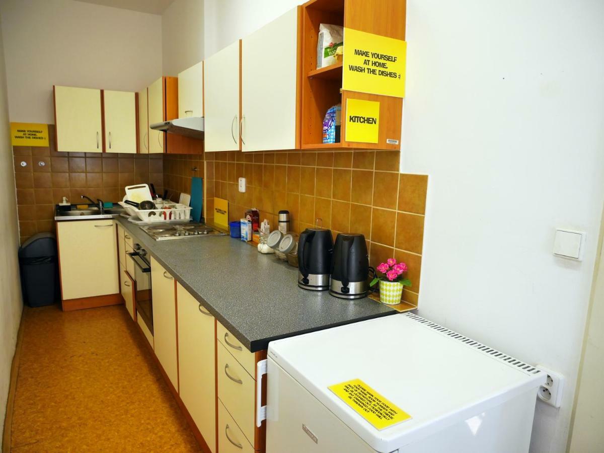 Dizzy Daisy Hostel Prague Luaran gambar